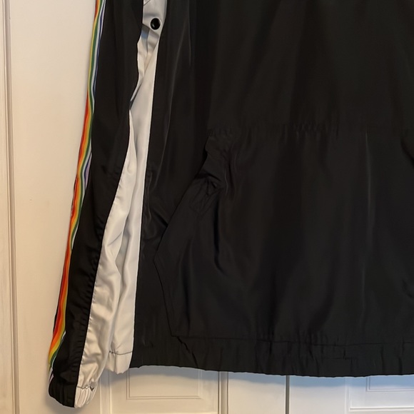 Forever 21 Pullover - Picture 5 of 10